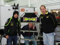 Cal with guests in garage, Valencia